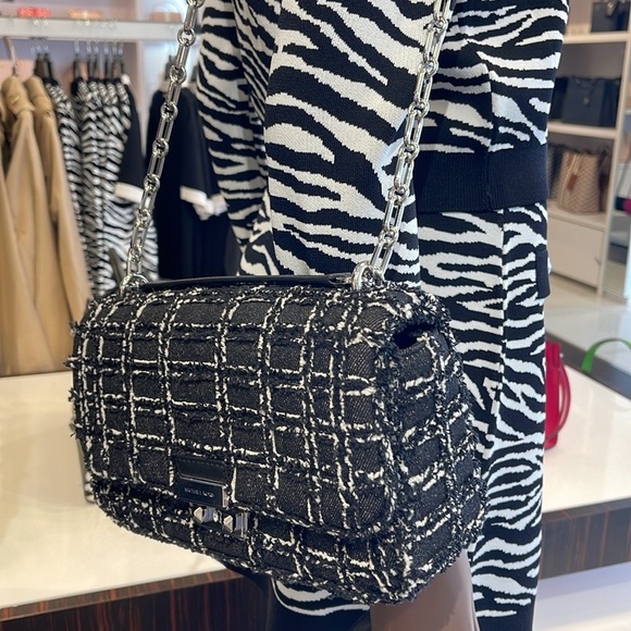 MICHAEL KORS
Tribeca Large Frayed Denim Shoulder Crossbody Bag
NWT - Picture 15 of 16